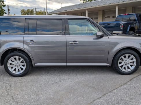 Used 2010 Ford Flex SEL image 8