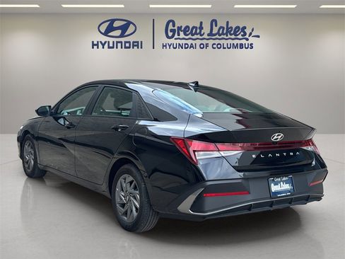 Certified 2024 Hyundai Elantra SEL image 3