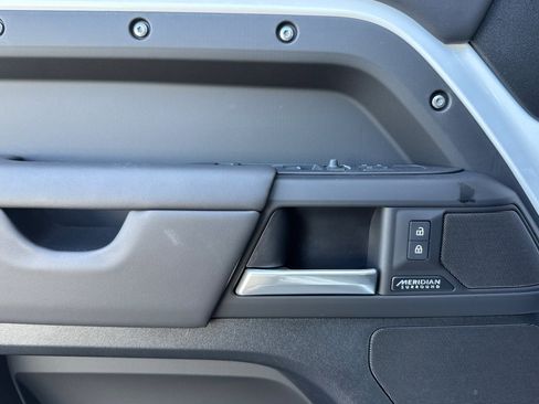New 2025 Land Rover Defender 110 X-Dynamic SE AWD/4WD image 11