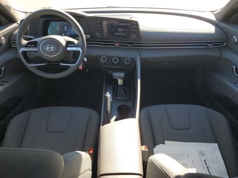 Used 2024 Hyundai Elantra SE image 13