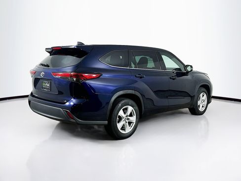 Used 2022 Toyota Highlander LE FWD image 9