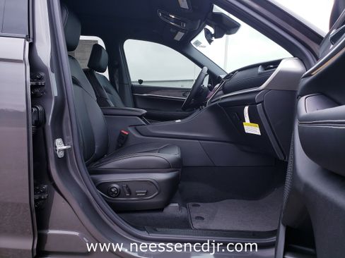 New 2025 Jeep Grand Cherokee Limited image 18