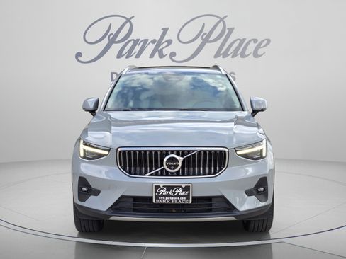 Used 2024 Volvo XC40 B5 Plus w/ Protection Package Premier AWD/4WD image 9