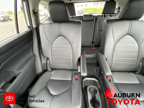 Certified 2024 Toyota Highlander XLE AWD/4WD image 27