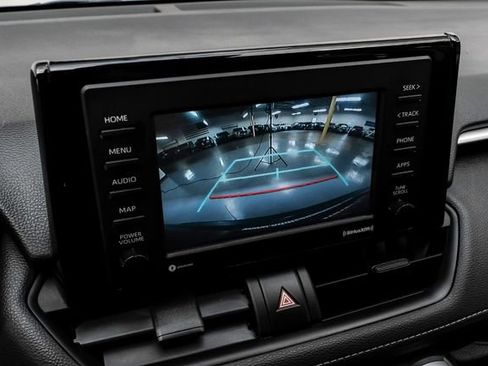 Used 2021 Toyota RAV4 LE image 22