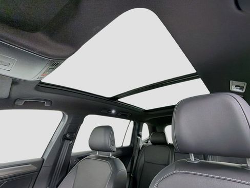 Used 2024 Volkswagen Tiguan SE R-Line AWD/4WD image 21