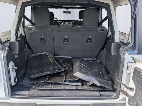 Used 2021 Jeep Wrangler Unlimited Sahara image 11