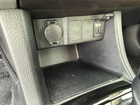 Used 2017 Toyota Corolla LE w/ Carpet Mat Package (TMS) FWD image 29