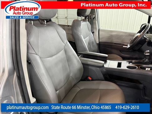 Used 2023 Toyota Sienna XLE AWD/4WD image 44