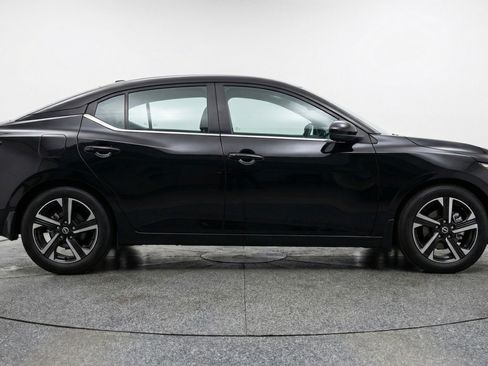 Used 2025 Nissan Sentra SV FWD image 11