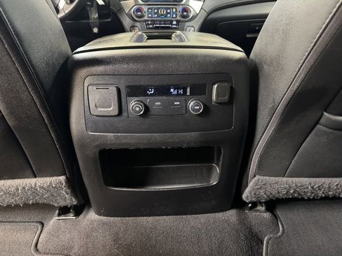 Used 2020 Chevrolet Suburban LT image 18