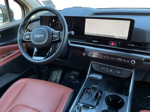 Used 2025 Kia Carnival SX Prestige image 15
