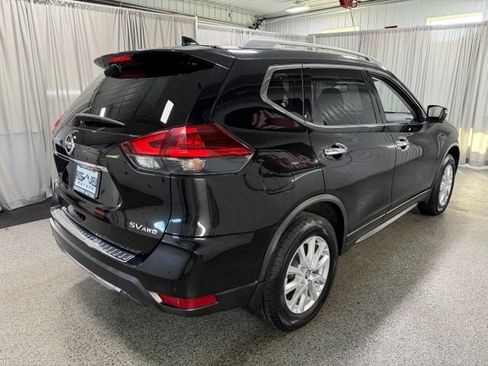 Used 2018 Nissan Rogue SV w/ Sun & Sound Touring Package AWD/4WD image 4