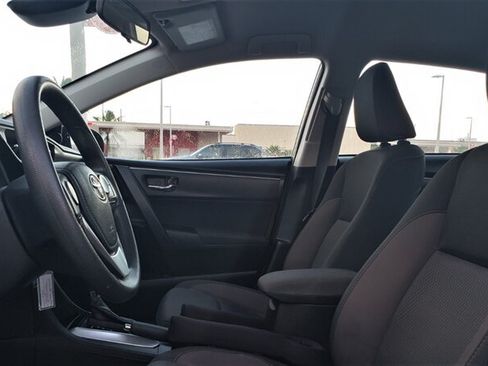 Used 2018 Toyota Corolla LE FWD image 12