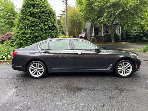 Used 2018 BMW 750i xDrive AWD/4WD image 6