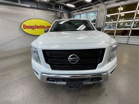 Used 2022 Nissan Titan SV RWD image 8