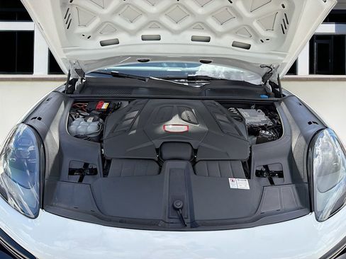 Used 2020 Porsche Cayenne Turbo image 51