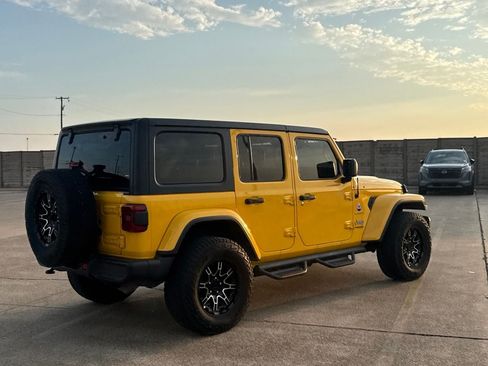 Used 2019 Jeep Wrangler Unlimited Sahara AWD/4WD image 19