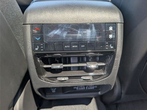 Used 2023 Jeep Grand Cherokee L Limited AWD/4WD image 17