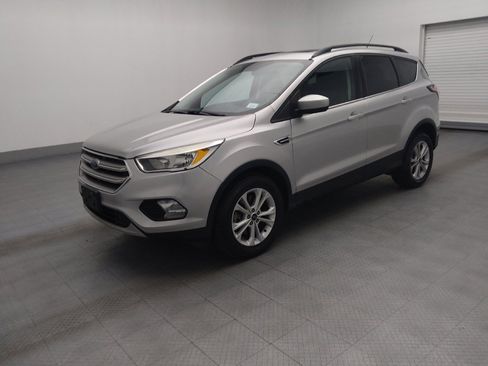 Used 2018 Ford Escape SE image 2