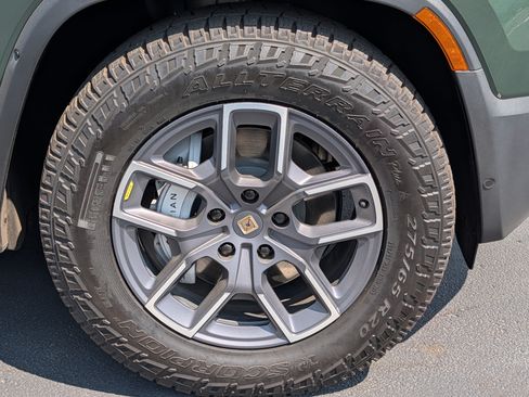Used 2024 Rivian R1S Adventure AWD/4WD image 15