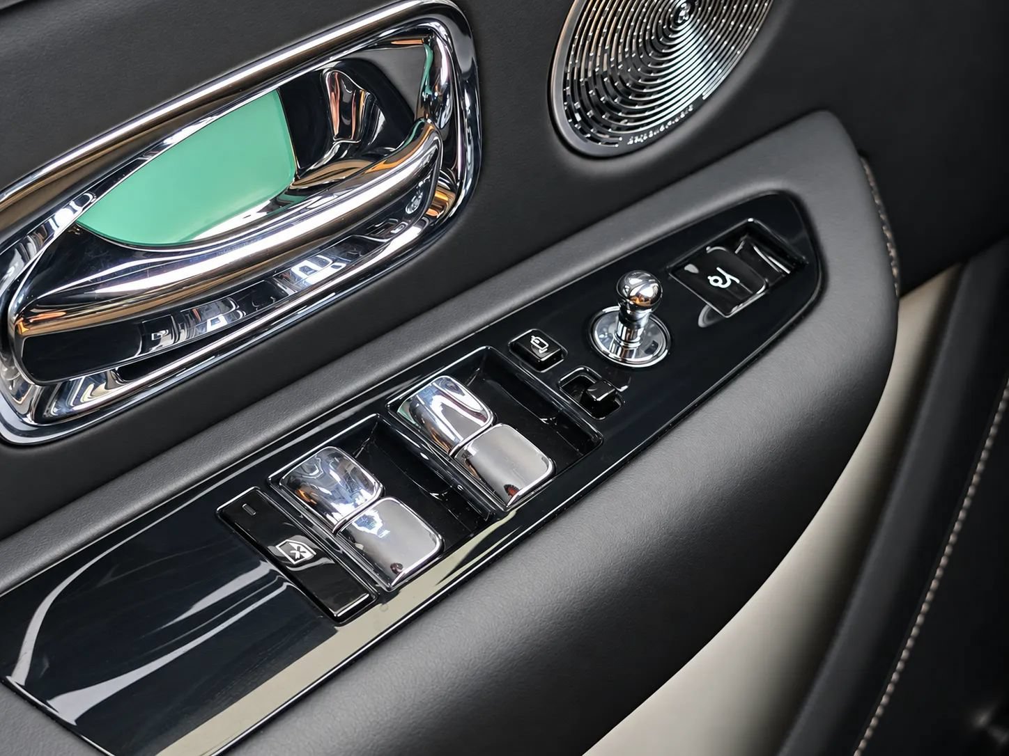 Used 2020 Rolls-Royce Cullinan Black Badge AWD/4WD image 56