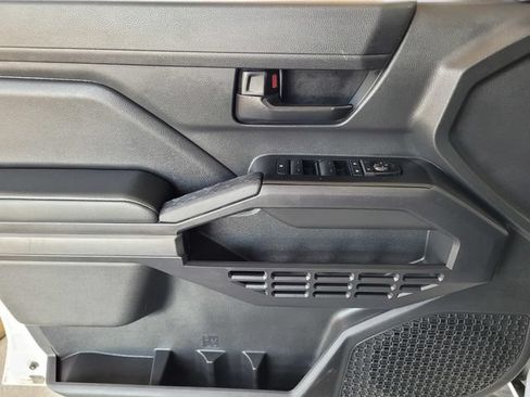 Used 2024 Toyota Tacoma SR5 AWD/4WD image 18