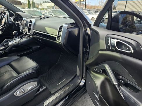 Used 2017 Porsche Cayenne image 10
