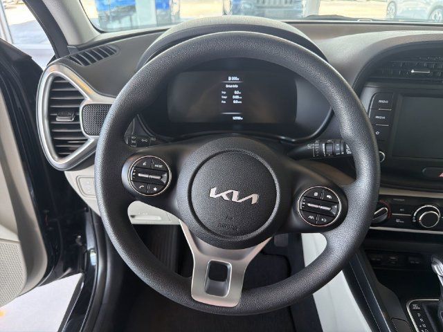 Used 2025 Kia Soul LX FWD image 28