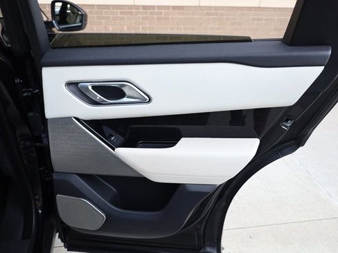 Used 2019 Land Rover Range Rover Velar R-Dynamic SE image 22