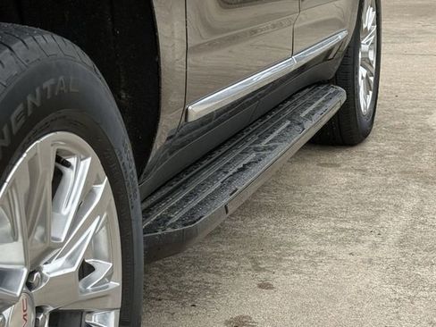 Used 2025 GMC Yukon XL Denali AWD/4WD image 12