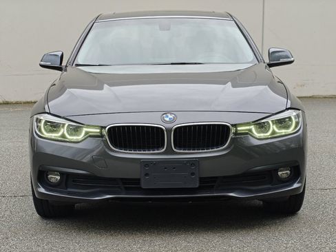 Used 2018 BMW 320i xDrive Sedan w/ Convenience Package AWD/4WD image 10