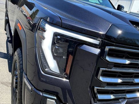 Used 2024 GMC Sierra 2500 AT4 w/ AT4 Premium Plus Package AWD/4WD image 23