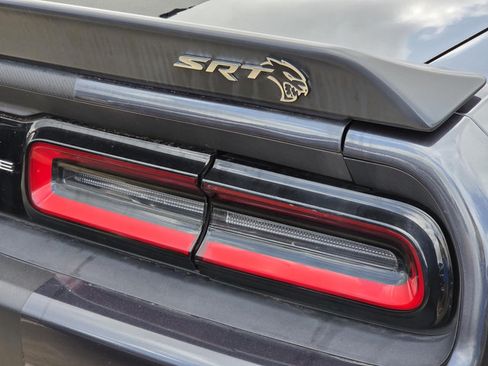 Used 2018 Dodge Challenger SRT Hellcat RWD image 7