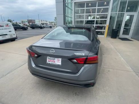 Used 2025 Nissan Altima 2.5 SV FWD image 9