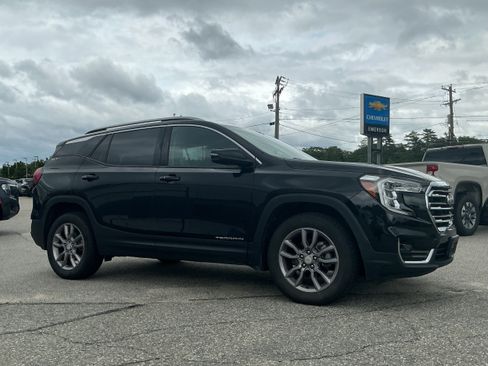 Used 2024 GMC Terrain SLT AWD/4WD image 2