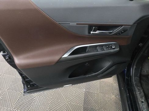 Used 2023 Toyota Venza XLE image 13