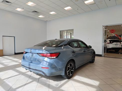 Used 2024 Nissan Sentra SV FWD image 3