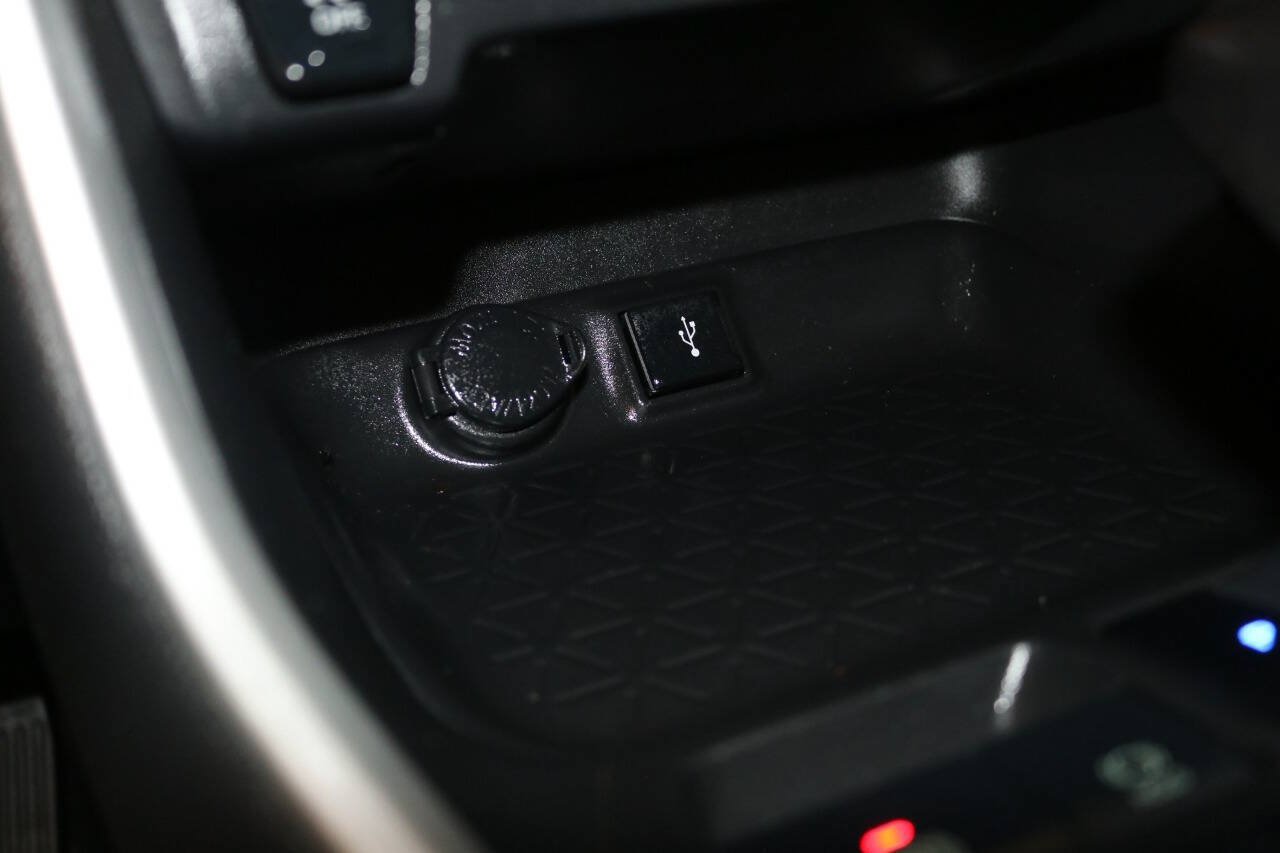 Used 2020 Toyota RAV4 LE w/ Carpet Mat Package AWD/4WD image 40