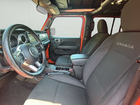 Used 2019 Jeep Wrangler Unlimited Sahara w/ LED Lighting Group AWD/4WD image 14