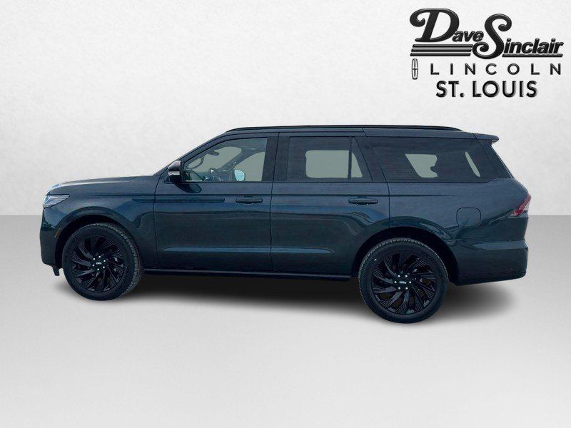Used 2025 Lincoln Navigator Reserve w/ Jet Appearance Package AWD/4WD image 8