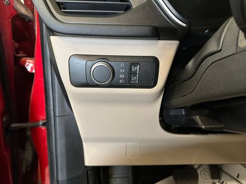 Used 2020 Ford Escape SE FWD image 19