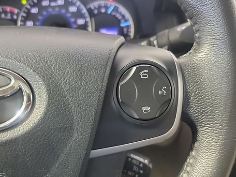 Used 2012 Toyota Camry XLE w/ Leather Pkg image 24