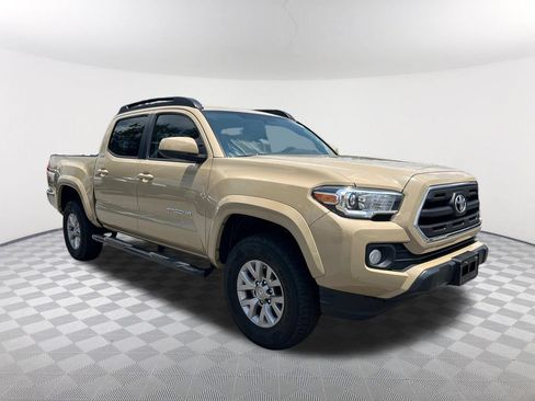 Used 2017 Toyota Tacoma SR5 w/ Tow Package RWD image 3