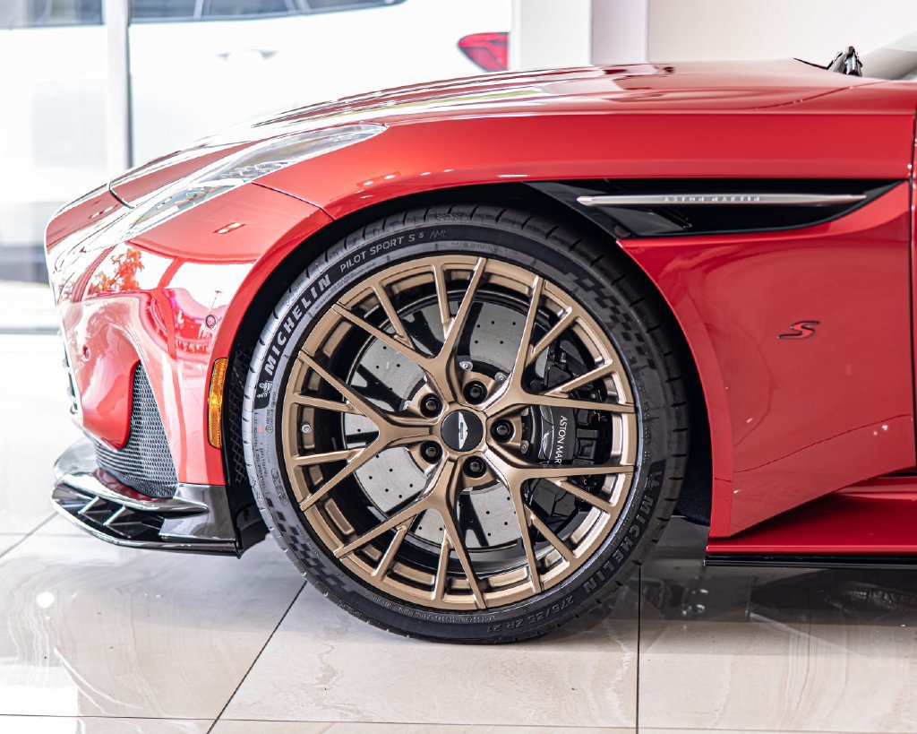 Used 2026 Aston Martin DB12 Coupe RWD image 8
