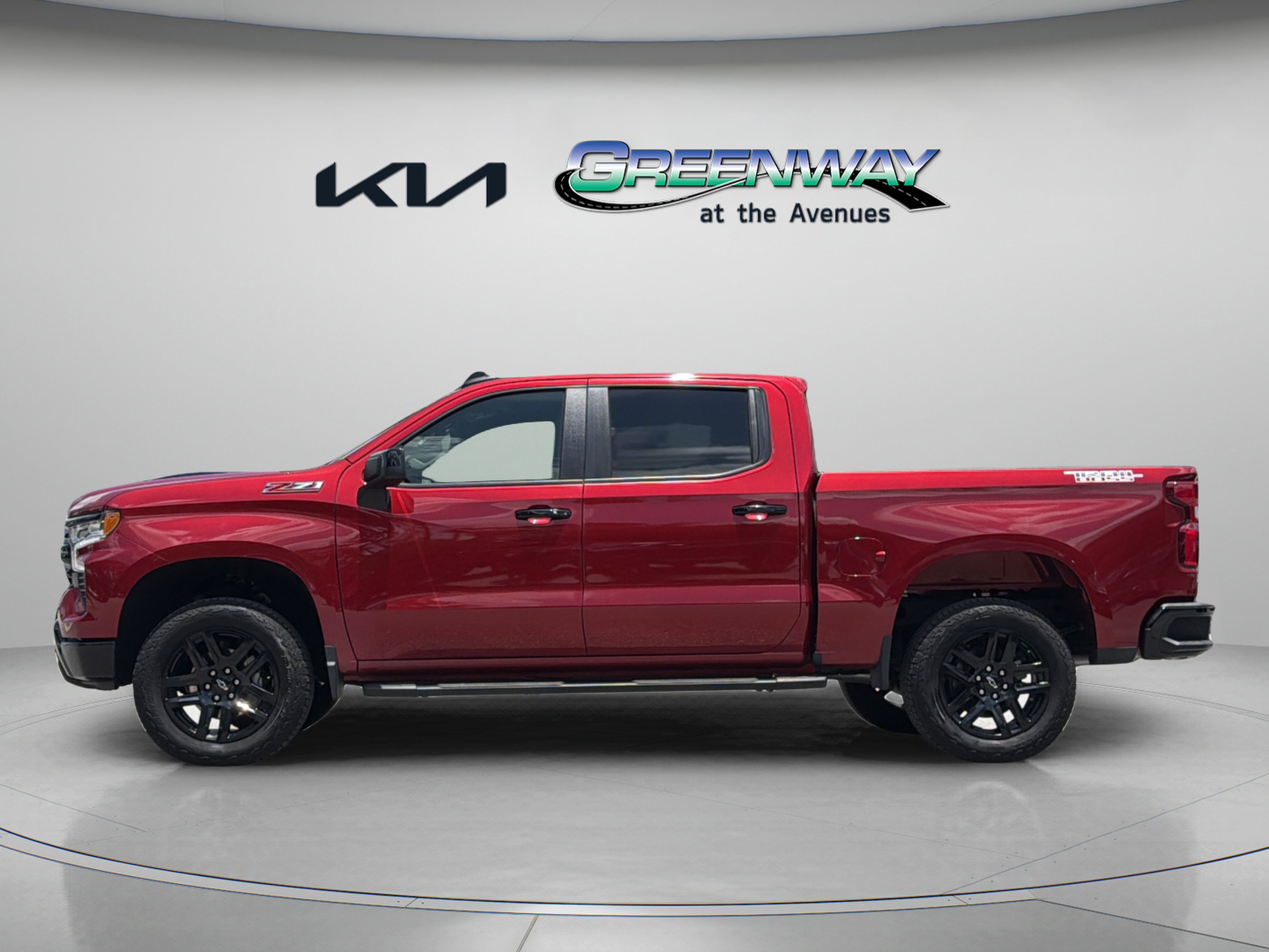 Used 2025 Chevrolet Silverado 1500 LT Trail Boss w/ Convenience Package II AWD/4WD image 3