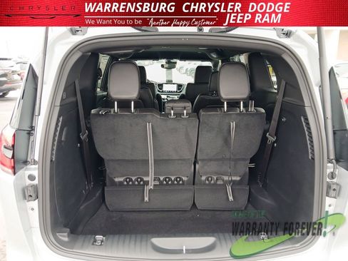 New 2026 Chrysler Pacifica Select image 32