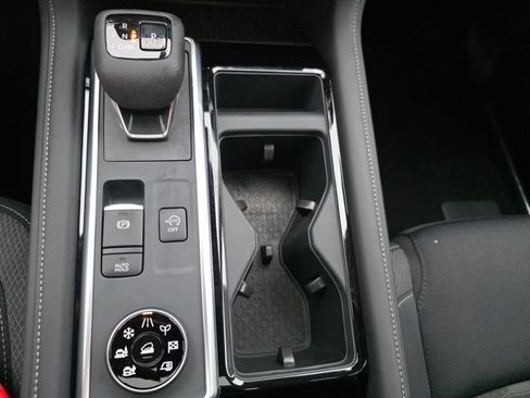 New 2025 Nissan Pathfinder SV w/ SV Premium Package image 17