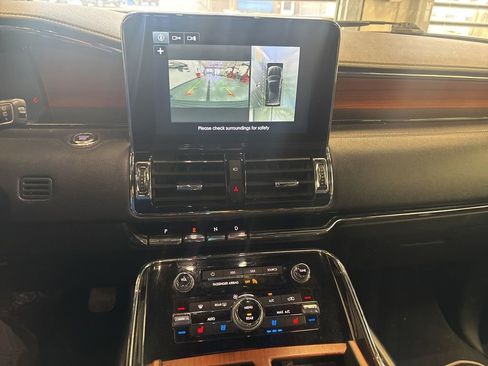 Used 2018 Lincoln Navigator Reserve w/ Technology Package AWD/4WD image 4