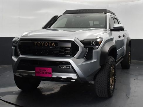 Used 2024 Toyota Tacoma Trailhunter image 16